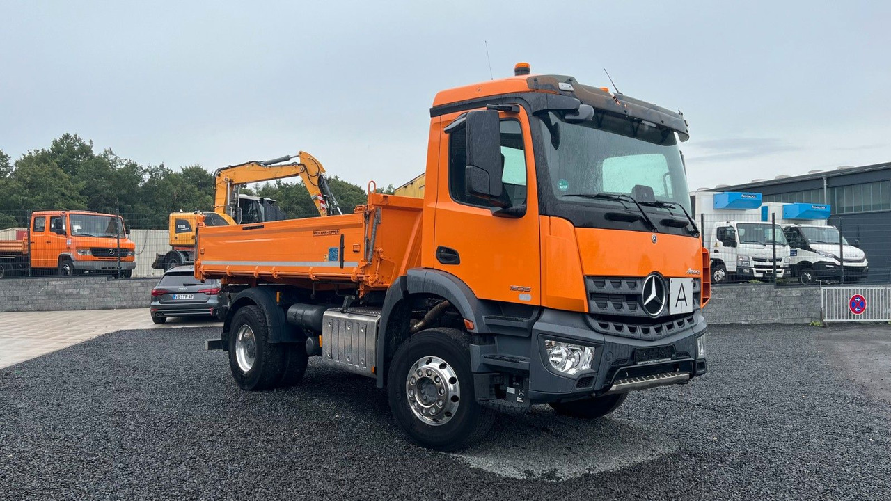 Mercedes-Benz Arocs 1835 Dreiseitenikpper Meiller - Camión volquete: foto 3 Mercedes-Benz Arocs 1835 Dreiseitenikpper Meiller - Camión volquete: foto 3