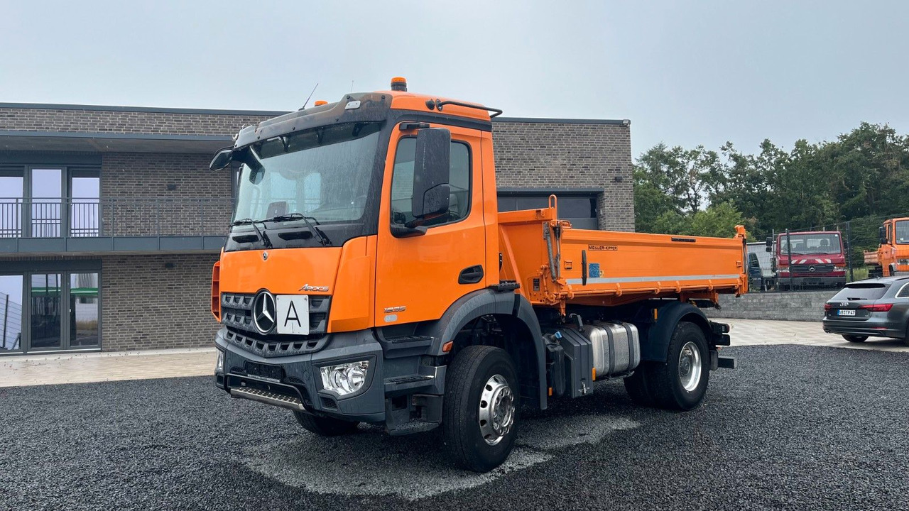 Mercedes-Benz Arocs 1835 Dreiseitenikpper Meiller - Camión volquete: foto 2 Mercedes-Benz Arocs 1835 Dreiseitenikpper Meiller - Camión volquete: foto 2