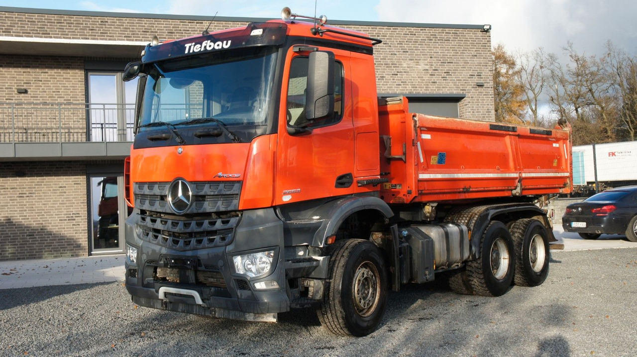 Mercedes-Benz Arocs 2653 Dreiseitenkipper Meiller Bordmatik - Camión volquete: foto 2 Mercedes-Benz Arocs 2653 Dreiseitenkipper Meiller Bordmatik - Camión volquete: foto 2