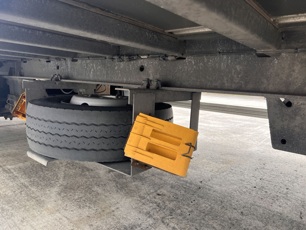 Ackermann Z-KA-F10.5/7,6 1 Achs Jumbo- Planenanhänger 10,5 t GG - Remolque con toldo: foto 4 Ackermann Z-KA-F10.5/7,6 1 Achs Jumbo- Planenanhänger 10,5 t GG - Remolque con toldo: foto 4