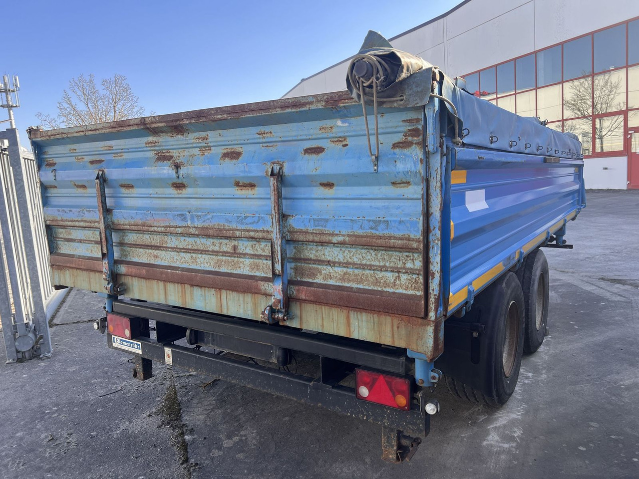 Blomenröhr 14 t Tandemkipper- Tieflader, Breitbereifung - Remolque volquete: foto 4 Blomenröhr 14 t Tandemkipper- Tieflader, Breitbereifung - Remolque volquete: foto 4