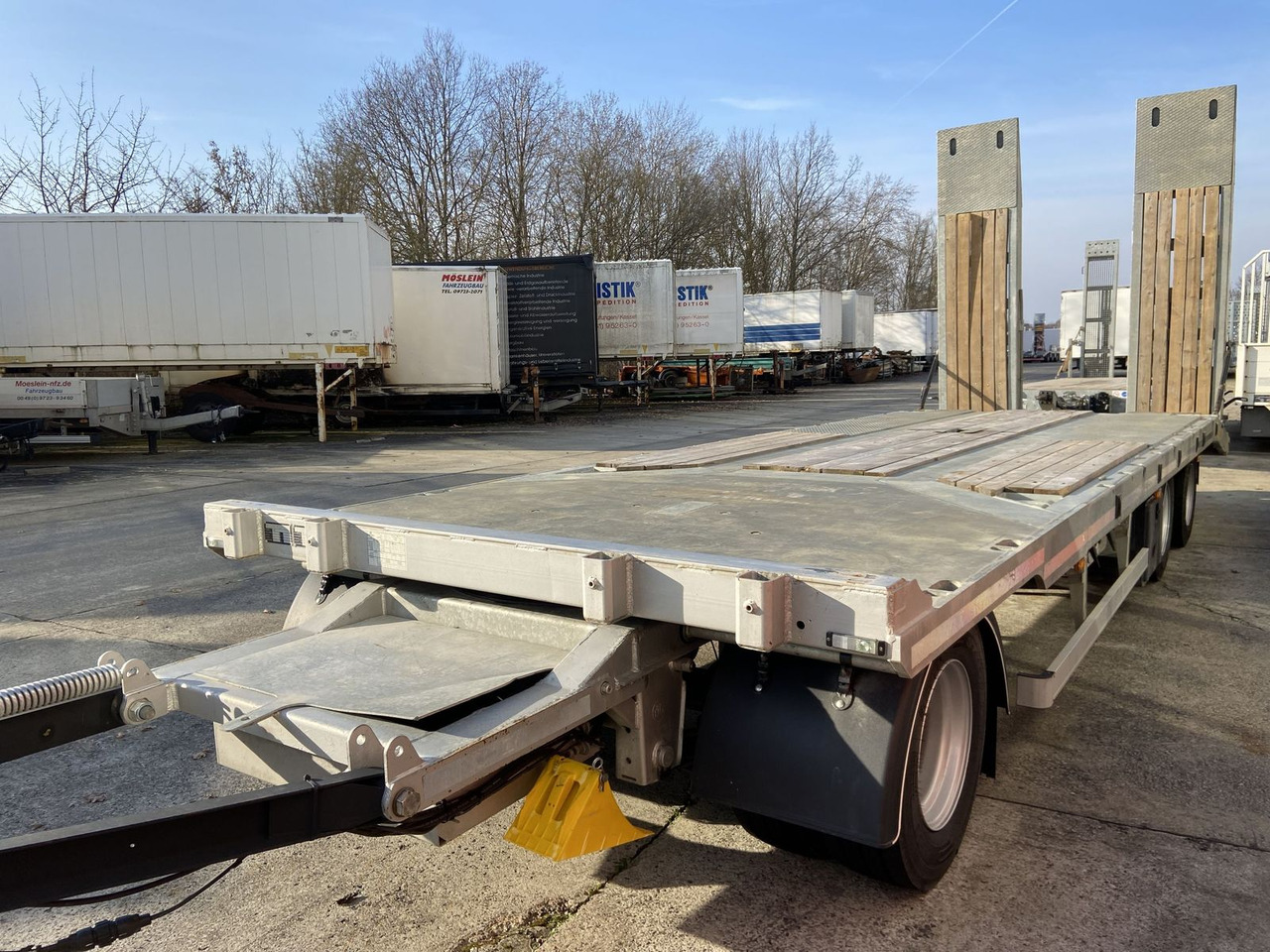 Möslein Neuwertig 3 Achs Tieflader 8,10 m Ladefläche - Remolque góndola rebajadas: foto 1 Möslein Neuwertig 3 Achs Tieflader 8,10 m Ladefläche - Remolque góndola rebajadas: foto 1
