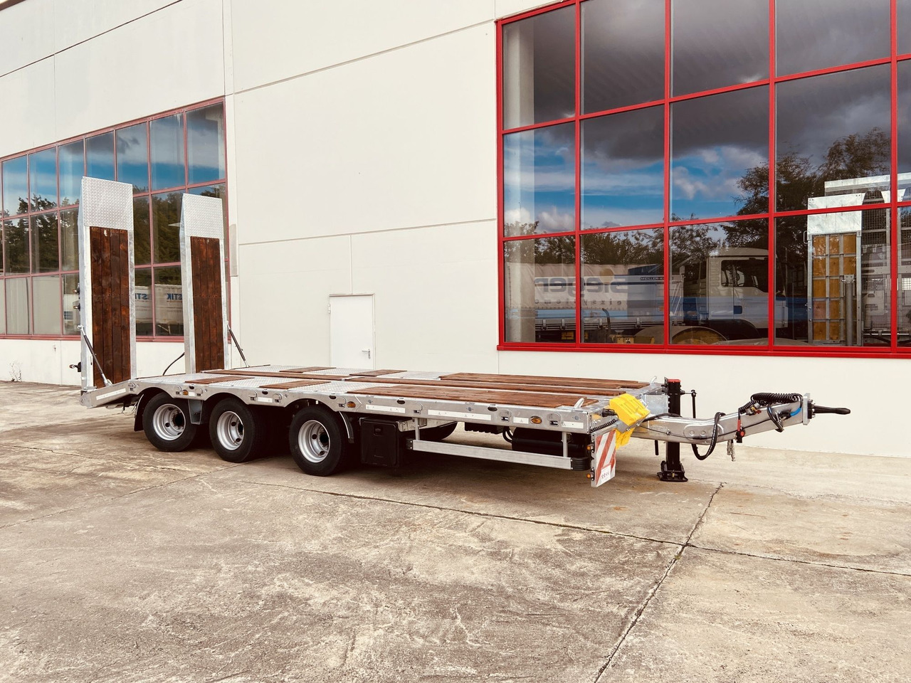 Möslein TT 28 Tridem- Tieflader 3 Achs, gelenktNeufahrzeug - Remolque góndola rebajadas: foto 4 Möslein TT 28 Tridem- Tieflader 3 Achs, gelenktNeufahrzeug - Remolque góndola rebajadas: foto 4