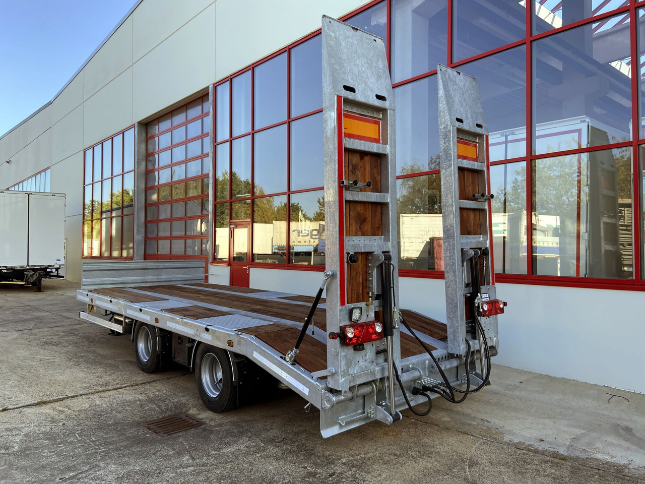 Möslein TT21-7,2 Hydr 21 t Tandemtieflader, hydr. Rampen, NEU - Remolque góndola rebajadas: foto 3 Möslein TT21-7,2 Hydr 21 t Tandemtieflader, hydr. Rampen, NEU - Remolque góndola rebajadas: foto 3