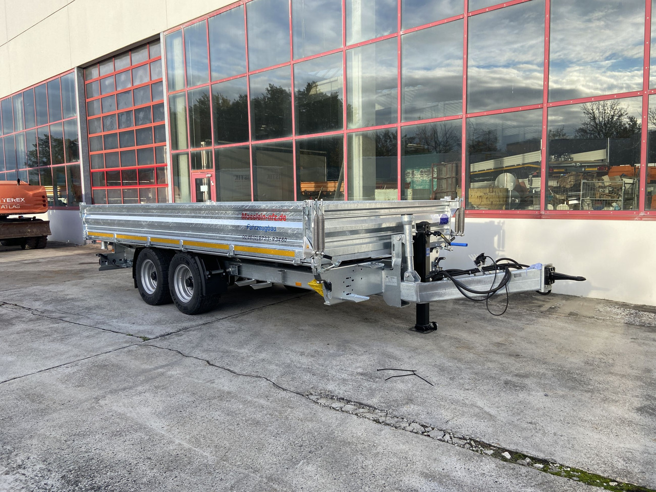 Möslein TTD 11 Breite Reifen 5,70 lang Kipper Tieflader, Breite Reifen, 5,70 m lang-- Neufahrzeug -- - Remolque volquete: foto 5 Möslein TTD 11 Breite Reifen 5,70 lang Kipper Tieflader, Breite Reifen, 5,70 m lang-- Neufahrzeug -- - Remolque volquete: foto 5