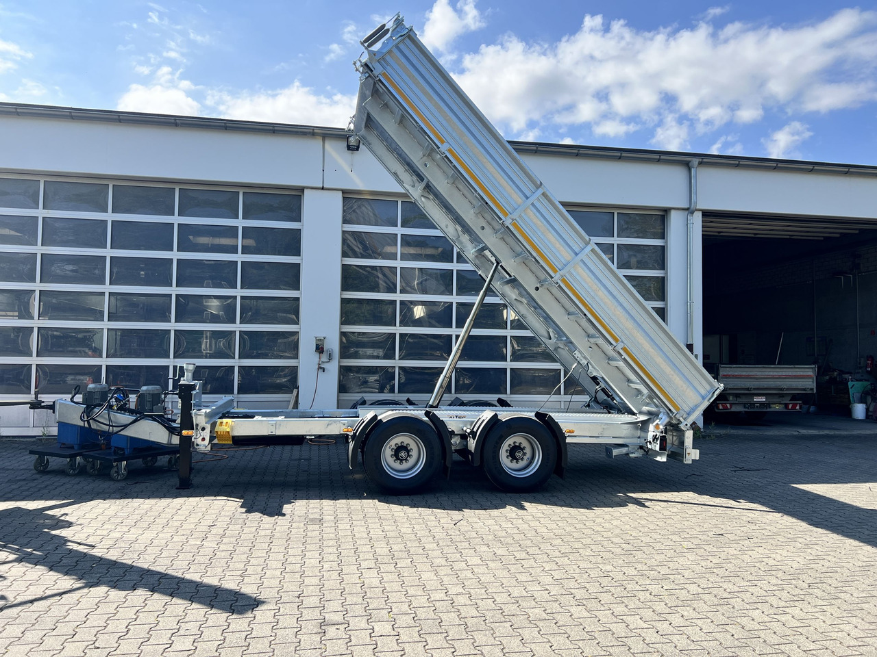 Möslein TTD 19 B neuer 19 t Tandemkipper- Tieflader hydraulischer Klappe - Remolque volquete: foto 4 Möslein TTD 19 B neuer 19 t Tandemkipper- Tieflader hydraulischer Klappe - Remolque volquete: foto 4