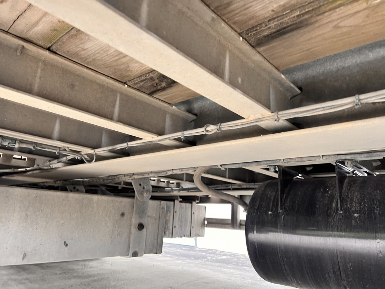 Müller Mitteltal D3 3 Achs Tieflader 9 m, Verzinkt, Wenig Benutzt - Remolque góndola rebajadas: foto 2 Müller Mitteltal D3 3 Achs Tieflader 9 m, Verzinkt, Wenig Benutzt - Remolque góndola rebajadas: foto 2