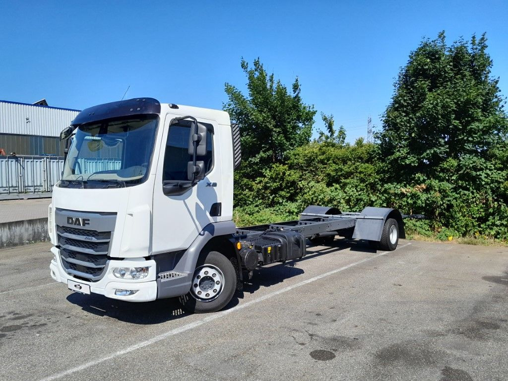 DAF FA XB 260 12t - Camión chasis: foto 1 DAF FA XB 260 12t - Camión chasis: foto 1