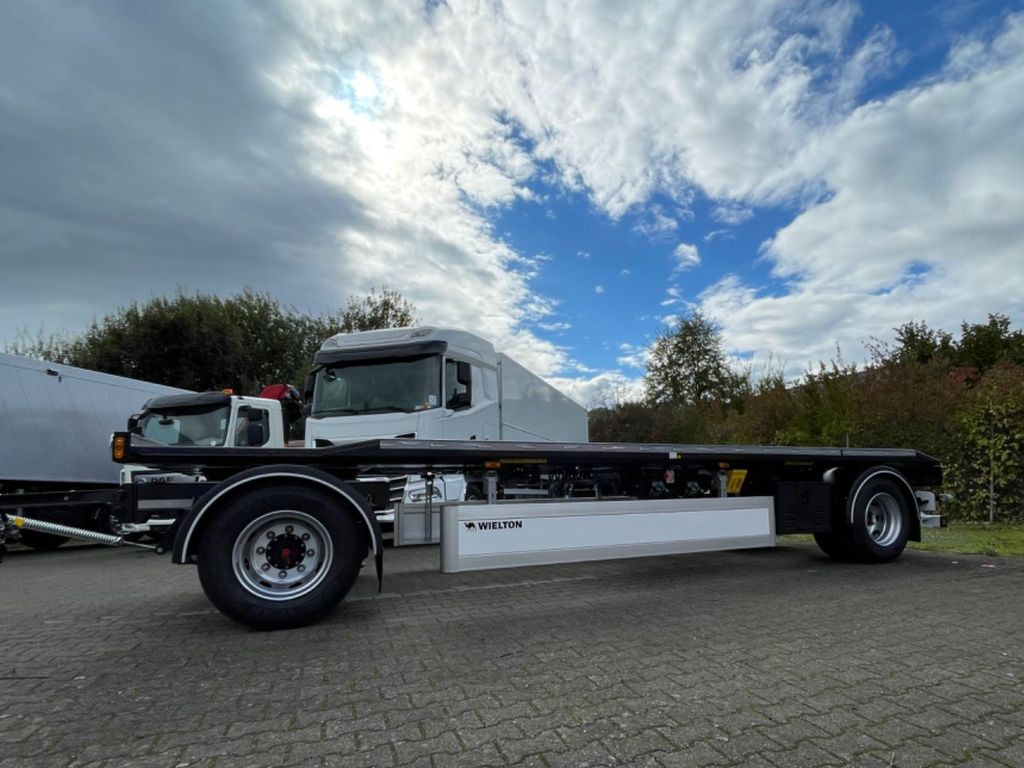 Wielton 2-Achs Außenroller-Abrollanhänger Wielton 2-Achs Außenroller-Abrollanhänger - Remolque multilift/ Portacontenedores de cadenas: foto 2 Wielton 2-Achs Außenroller-Abrollanhänger Wielton 2-Achs Außenroller-Abrollanhänger - Remolque multilift/ Portacontenedores de cadenas: foto 2