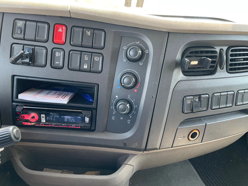 Camión caja cerrada DAF LF 180 8-2016: foto 17