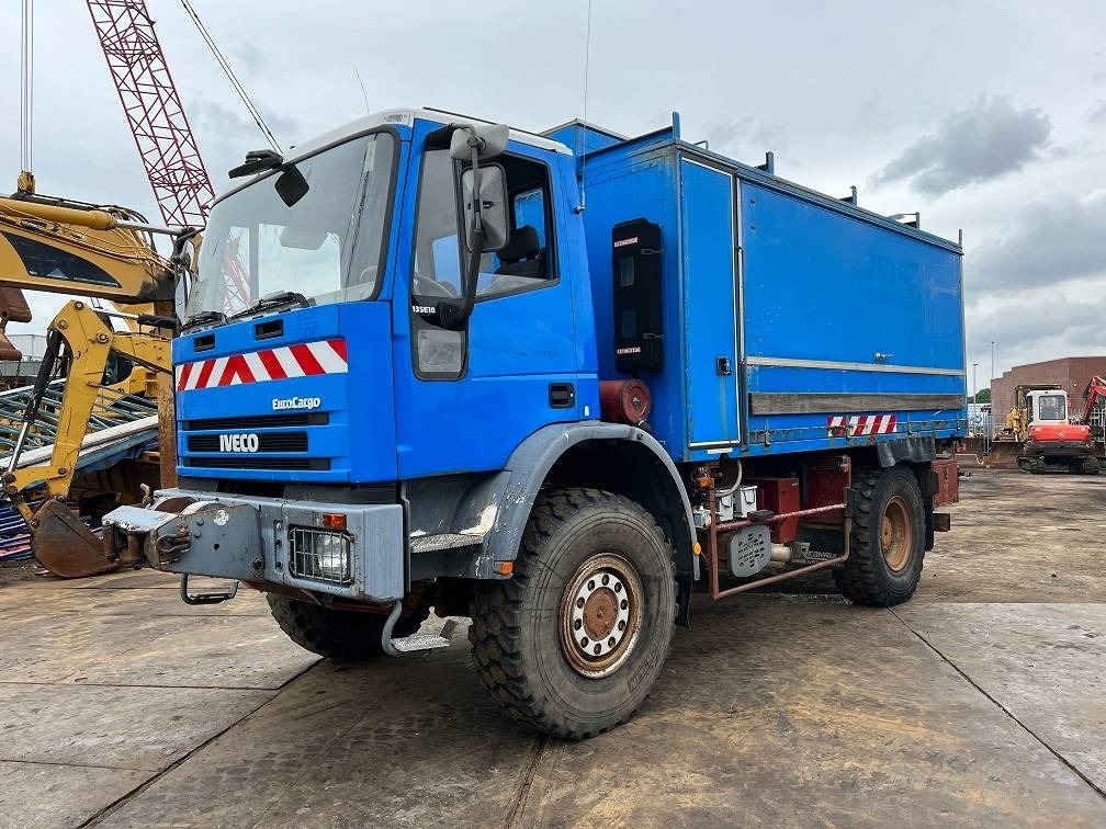 Iveco eurocargo 135E18 4x4 - Camión caja cerrada: foto 1 Iveco eurocargo 135E18 4x4 - Camión caja cerrada: foto 1