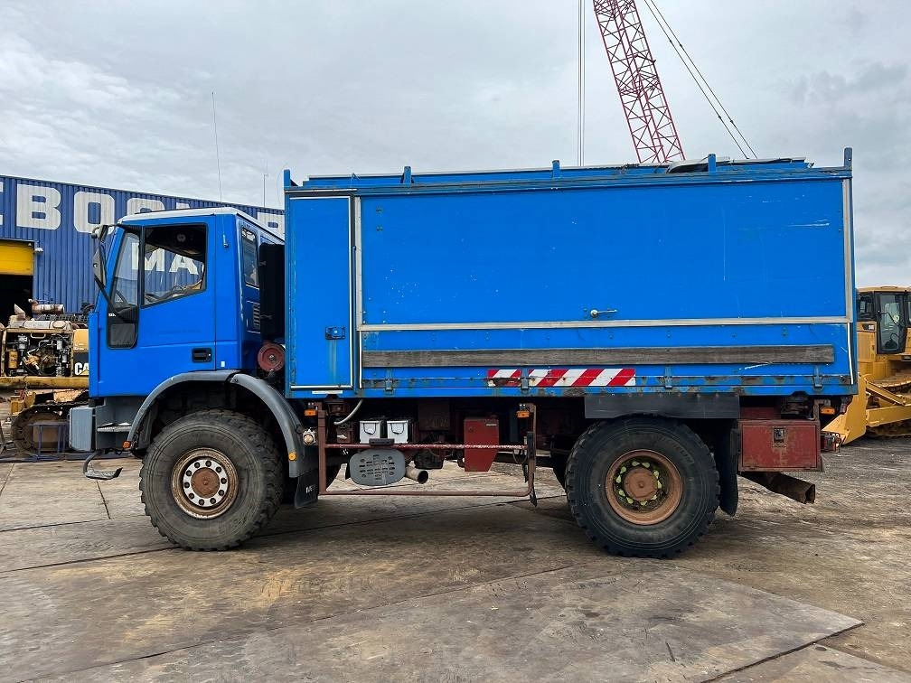 Iveco eurocargo 135E18 4x4 - Camión caja cerrada: foto 2 Iveco eurocargo 135E18 4x4 - Camión caja cerrada: foto 2