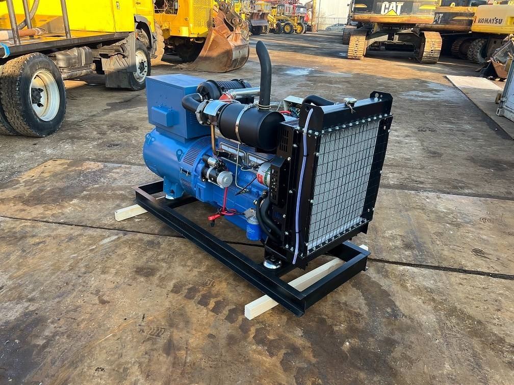 Ricardo 50kva (40kw) generator 3 phase 50hz 400v unused - Generador industriale: foto 4 Ricardo 50kva (40kw) generator 3 phase 50hz 400v unused - Generador industriale: foto 4