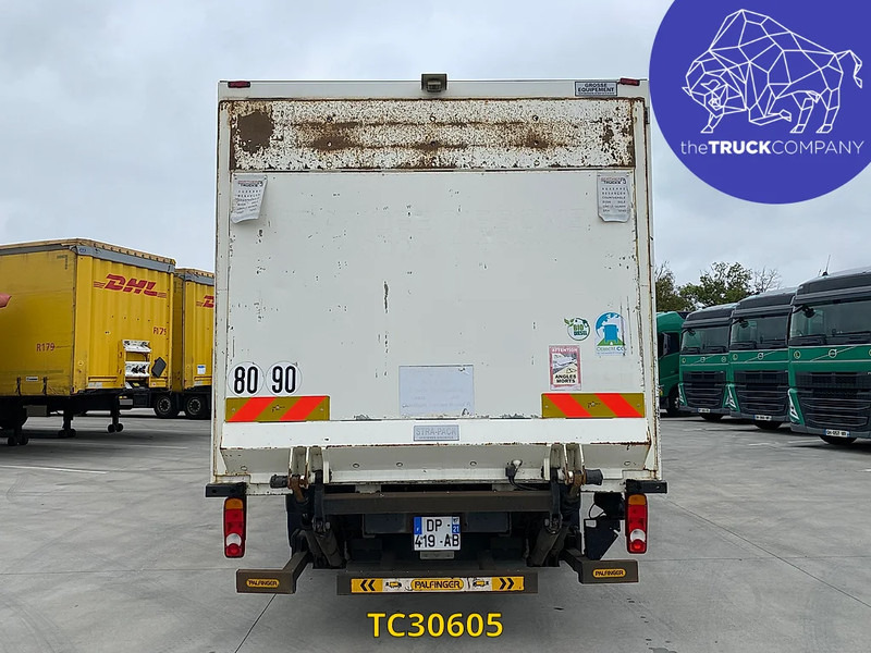 Renault D 210 - Camión caja cerrada: foto 3 Renault D 210 - Camión caja cerrada: foto 3