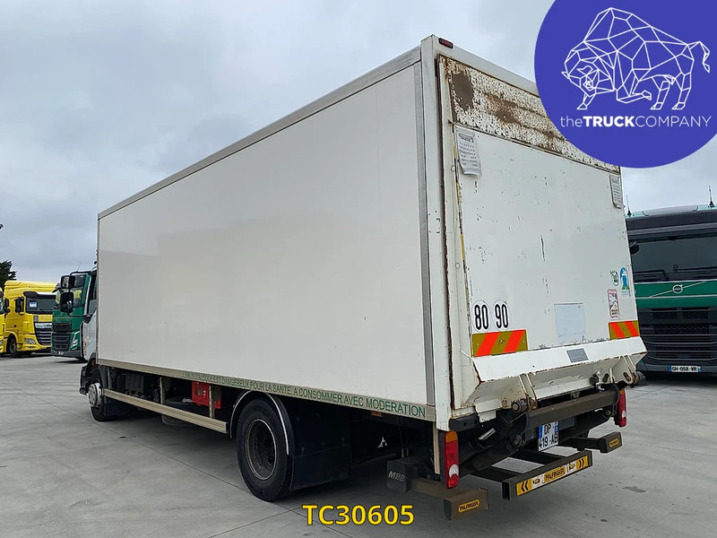Renault D 210 - Camión caja cerrada: foto 2 Renault D 210 - Camión caja cerrada: foto 2
