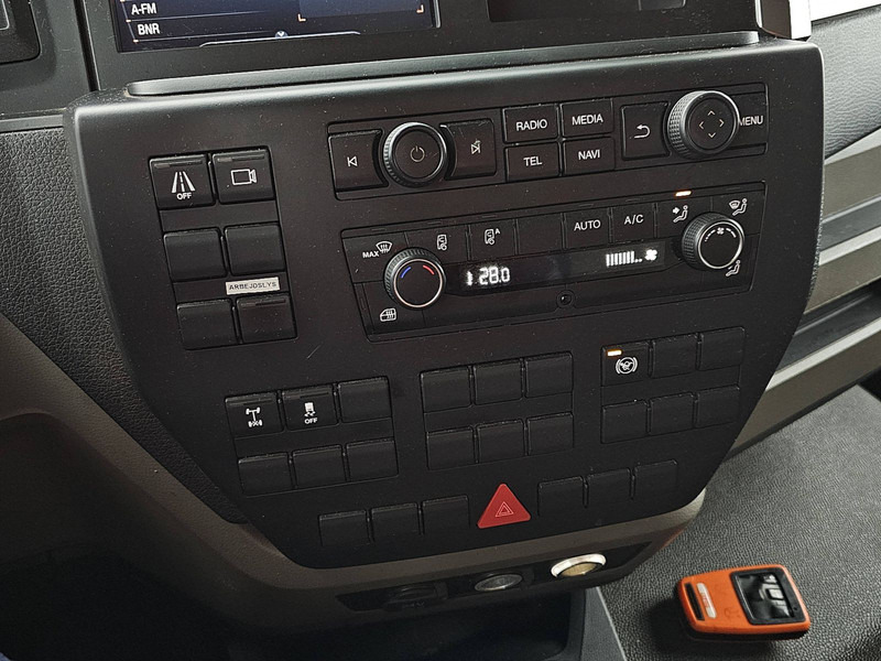 Camión caja cerrada MAN 12.220 TGL BL AIRCO TAILLIFT: foto 10