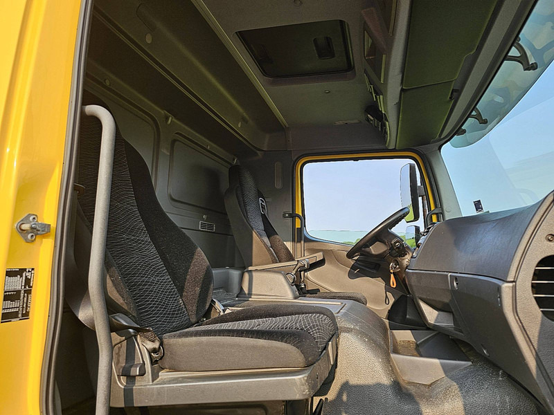 Foto del interior 1: Camión frigorífico Mercedes-Benz ATEGO 1224 L CARRIER MULTI TEMP