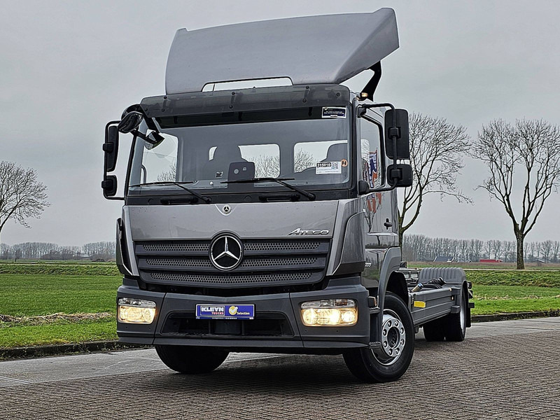 Mercedes-Benz ATEGO 1227 AIRCO WB 475 AHK - Camión portacontenedore/ Intercambiable: foto 1 Mercedes-Benz ATEGO 1227 AIRCO WB 475 AHK - Camión portacontenedore/ Intercambiable: foto 1
