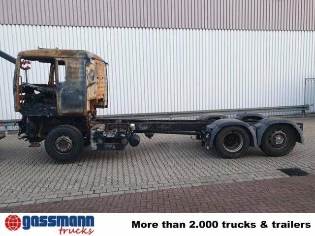 MAN TGA 26.440 6x2 BL Brandschaden - Camión chasis: foto 4 MAN TGA 26.440 6x2 BL Brandschaden - Camión chasis: foto 4