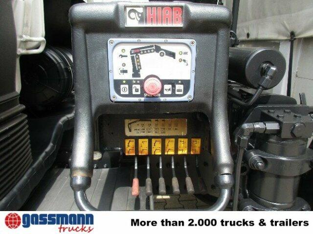 MAN TGL 12.240BL 4x2, mit Kran Hiab 088 mit Funk - Camión lona, Camión grúa: foto 2 MAN TGL 12.240BL 4x2, mit Kran Hiab 088 mit Funk - Camión lona, Camión grúa: foto 2