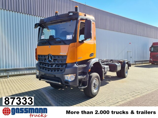 Mercedes-Benz Arocs 2033 A 4x4, Grounder, Motorabtrieb - Camión chasis: foto 1 Mercedes-Benz Arocs 2033 A 4x4, Grounder, Motorabtrieb - Camión chasis: foto 1