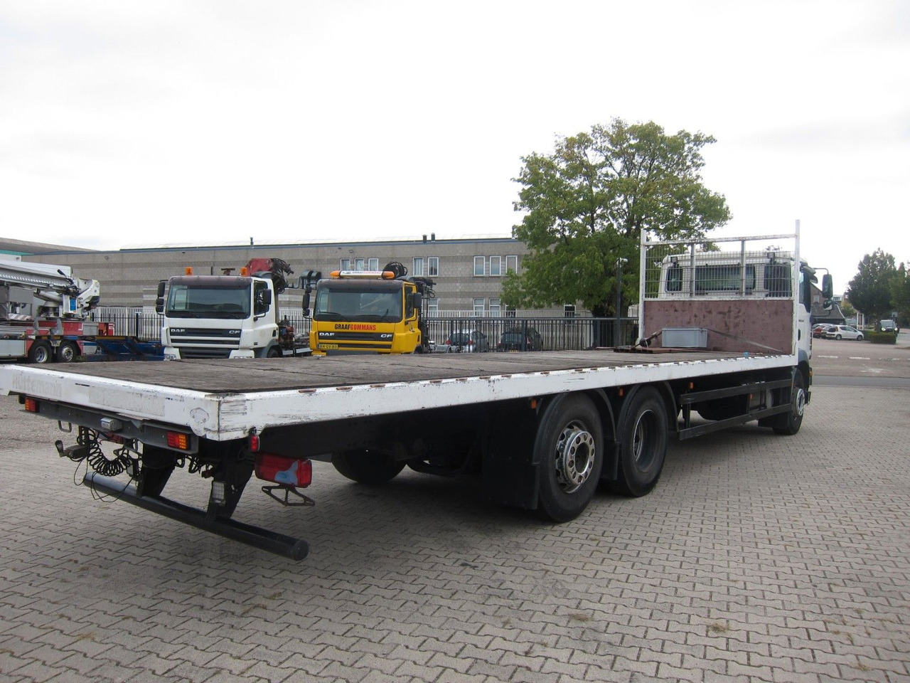 MAN TGM 26 340 6X2*4 BL Plateau Manual - Camión caja abierta: foto 5 MAN TGM 26 340 6X2*4 BL Plateau Manual - Camión caja abierta: foto 5
