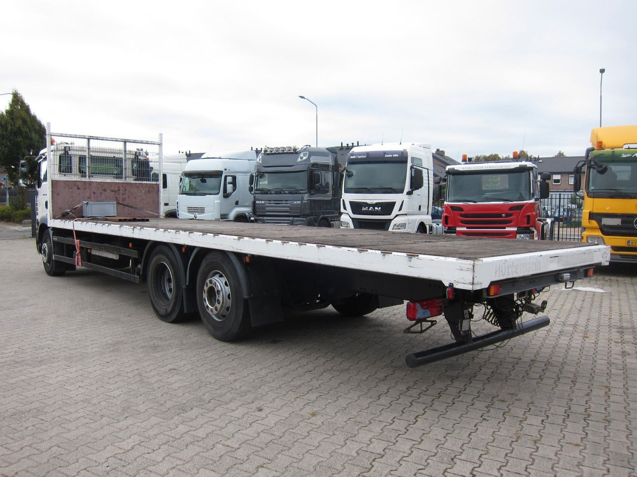 MAN TGM 26 340 6X2*4 BL Plateau Manual - Camión caja abierta: foto 3 MAN TGM 26 340 6X2*4 BL Plateau Manual - Camión caja abierta: foto 3