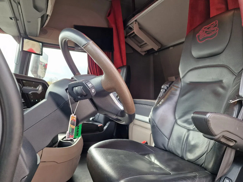 Cabeza tractora DAF XG+ 530 4x2 - Full spec - New engine - Full air - Leather interior - 2x tank -: foto 10 Cabeza tractora DAF XG+ 530 4x2 - Full spec - New engine - Full air - Leather interior - 2x tank -: foto 10