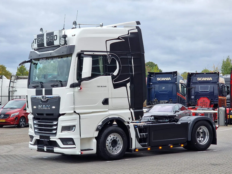 MAN TGX 18.540 GX - New - Retarder - Night clima - Alcoa - Show truck - Lightbar - - Cabeza tractora: foto 3 MAN TGX 18.540 GX - New - Retarder - Night clima - Alcoa - Show truck - Lightbar - - Cabeza tractora: foto 3