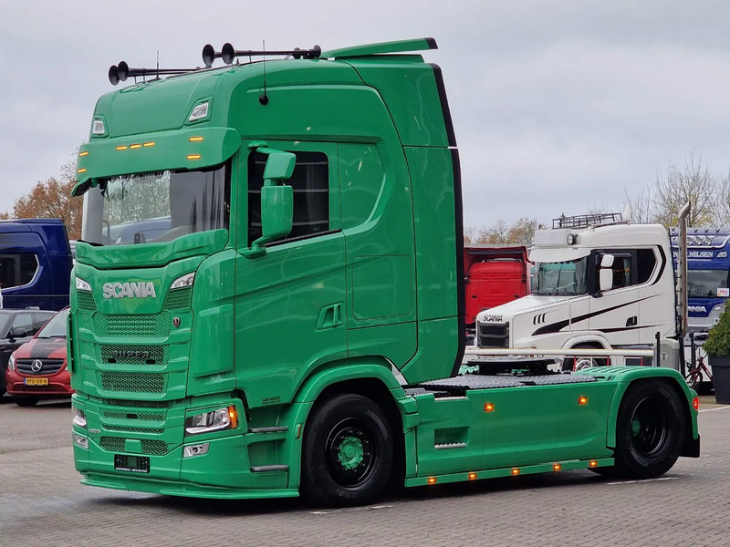 Scania S460 Highline 4x2 - NEW - Full spec - Custom exterior - Full air - Retarder - Show truck - Cabeza tractora: foto 4 Scania S460 Highline 4x2 - NEW - Full spec - Custom exterior - Full air - Retarder - Show truck - Cabeza tractora: foto 4