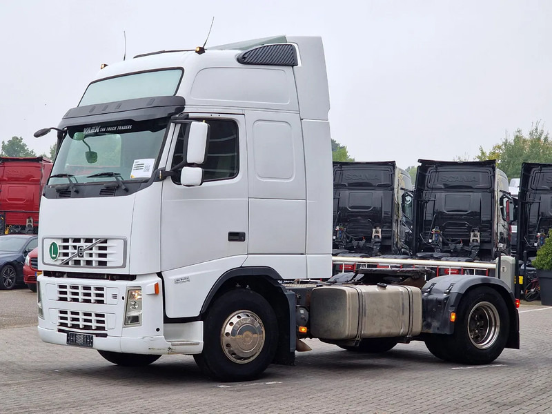 Volvo FH 13.440 Globetrotter XL 4x2 - Manual gearbox - Euro 5 - Low KM - Cabeza tractora: foto 3 Volvo FH 13.440 Globetrotter XL 4x2 - Manual gearbox - Euro 5 - Low KM - Cabeza tractora: foto 3