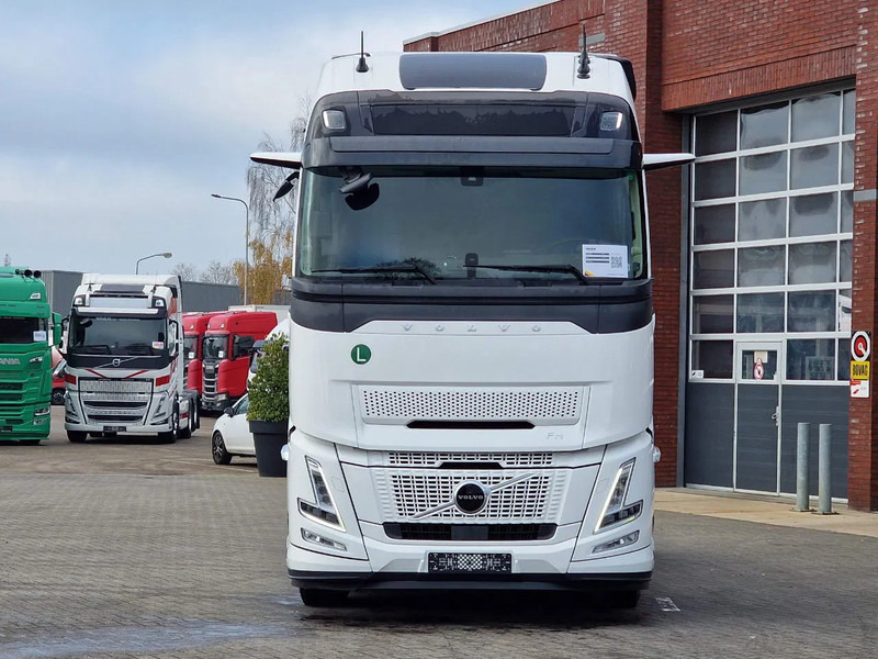 Volvo FH 13.500 Aero Globetrotter XL 4x2 - I Save - I parkcool - 2x tank - Mirror cams - Cabeza tractora: foto 2 Volvo FH 13.500 Aero Globetrotter XL 4x2 - I Save - I parkcool - 2x tank - Mirror cams - Cabeza tractora: foto 2