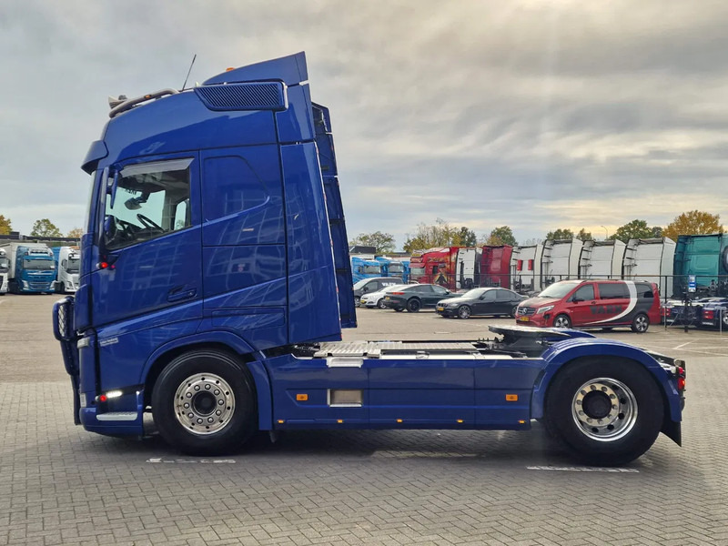 Volvo FH 13.500 Globetrotter 4x2 - Full air - Bull bar - Leather - Fridge - Lightbar - Cabeza tractora: foto 4 Volvo FH 13.500 Globetrotter 4x2 - Full air - Bull bar - Leather - Fridge - Lightbar - Cabeza tractora: foto 4