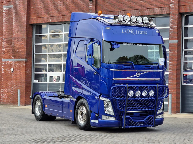 Volvo FH 13.500 Globetrotter 4x2 - Full air - Bull bar - Leather - Fridge - Lightbar - Cabeza tractora: foto 1 Volvo FH 13.500 Globetrotter 4x2 - Full air - Bull bar - Leather - Fridge - Lightbar - Cabeza tractora: foto 1