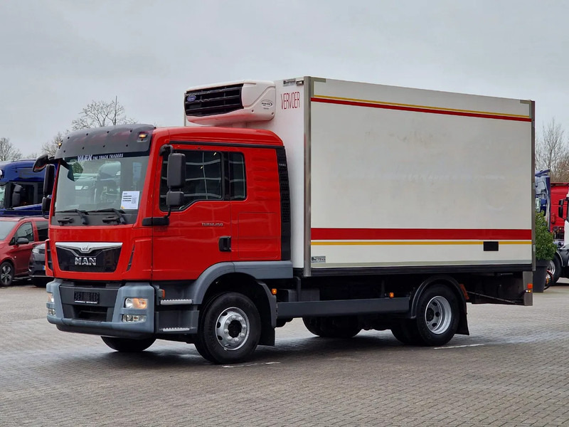 MAN TGM 12.250 Sleepercab 4x2 - Carrier Xarios 600 - Meat Hooks - Vleeshang - Rohrbahnen - Low KM - Camión frigorífico: foto 3 MAN TGM 12.250 Sleepercab 4x2 - Carrier Xarios 600 - Meat Hooks - Vleeshang - Rohrbahnen - Low KM - Camión frigorífico: foto 3