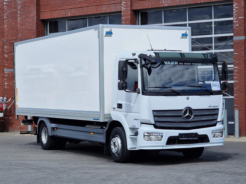 Camión caja cerrada Mercedes-Benz Atego 4x2 - 170 KW/230PS - Box - Zepro loadlift - Euro 6: foto 1