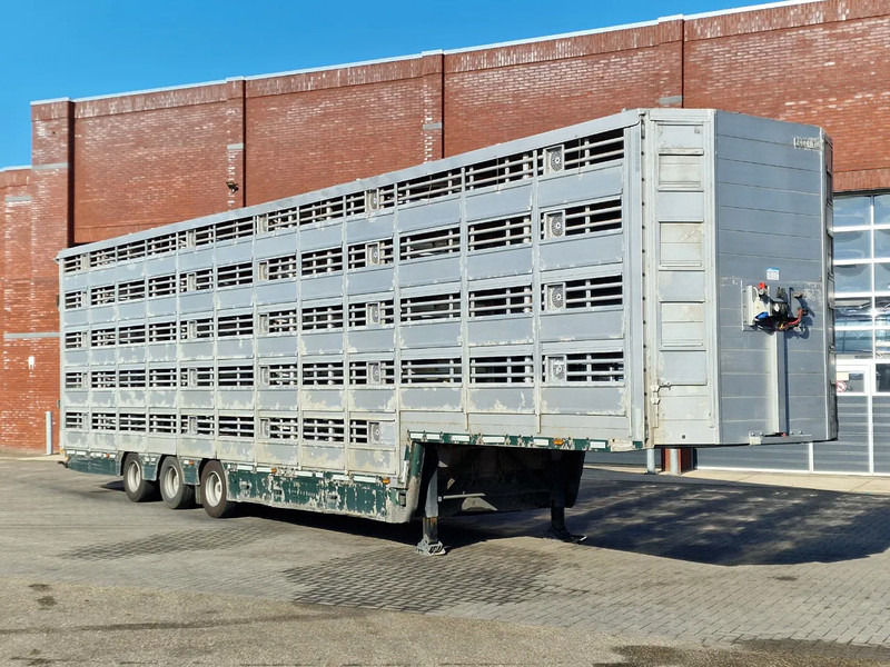 Pezzaioli 5 deck livestock trailer - Water & Ventilation - Loadlift - Folding floors - BPW Axle - 155M3 - Semirremolque transporte de ganado: foto 3 Pezzaioli 5 deck livestock trailer - Water & Ventilation - Loadlift - Folding floors - BPW Axle - 155M3 - Semirremolque transporte de ganado: foto 3