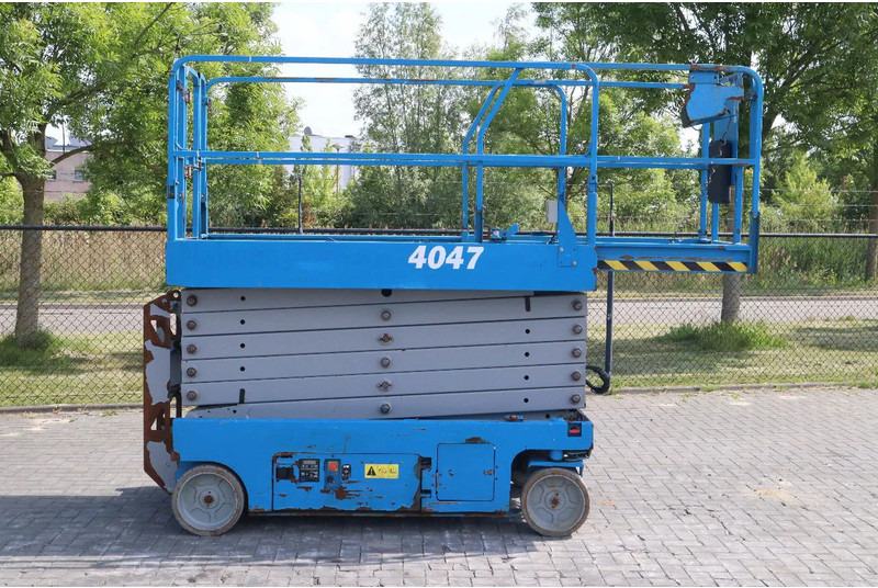 Genie GS-4047 | 14 METER | 350 KG - Plataforma de tijeras: foto 4 Genie GS-4047 | 14 METER | 350 KG - Plataforma de tijeras: foto 4