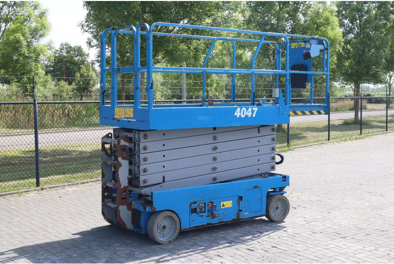 Genie GS-4047 | 14 METER | 350 KG - Plataforma de tijeras: foto 5 Genie GS-4047 | 14 METER | 350 KG - Plataforma de tijeras: foto 5