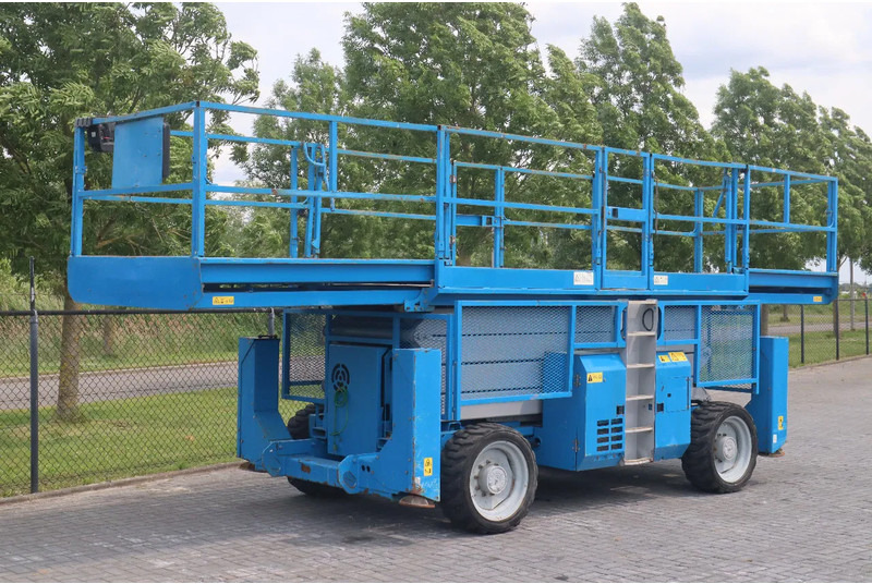 Genie GS-4390 RT | 15 METER | 680 KG - Plataforma de tijeras: foto 5 Genie GS-4390 RT | 15 METER | 680 KG - Plataforma de tijeras: foto 5