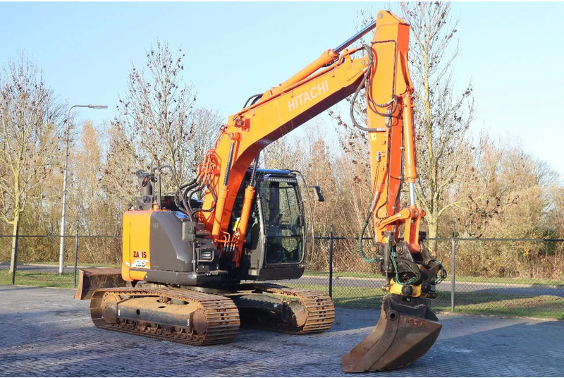 Hitachi ZX135 US-6 | ROTOTILT | DOZERBLADE | 2D GPS | 3X BUCKET - Excavadora de cadenas: foto 5 Hitachi ZX135 US-6 | ROTOTILT | DOZERBLADE | 2D GPS | 3X BUCKET - Excavadora de cadenas: foto 5