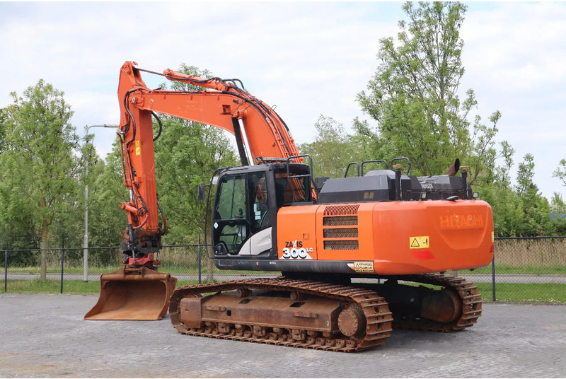 Hitachi ZX300 LC-6 | ROTOTILT | BUCKET | GPS - Excavadora de cadenas: foto 3 Hitachi ZX300 LC-6 | ROTOTILT | BUCKET | GPS - Excavadora de cadenas: foto 3