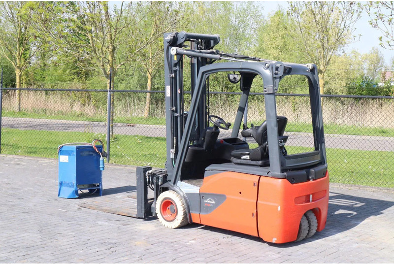 Linde E18 -02 | ROTATOR FORKS | SIDESHIFT - Carretilla elevadora eléctrica: foto 3 Linde E18 -02 | ROTATOR FORKS | SIDESHIFT - Carretilla elevadora eléctrica: foto 3