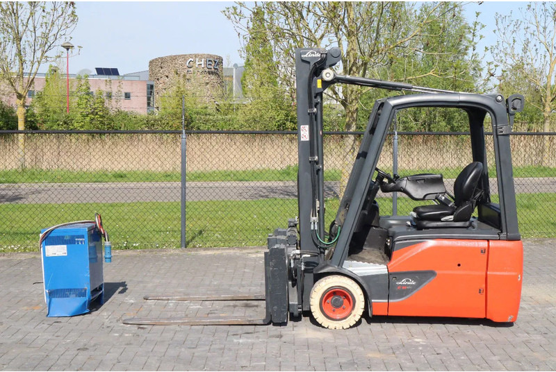 Linde E18 -02 | ROTATOR FORKS | SIDESHIFT - Carretilla elevadora eléctrica: foto 1 Linde E18 -02 | ROTATOR FORKS | SIDESHIFT - Carretilla elevadora eléctrica: foto 1