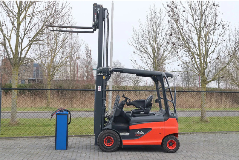 Linde E25 R-01 ROADSTER | DEMO | SIDESHIFT | FORK SPREADERS - Carretilla elevadora eléctrica: foto 1 Linde E25 R-01 ROADSTER | DEMO | SIDESHIFT | FORK SPREADERS - Carretilla elevadora eléctrica: foto 1