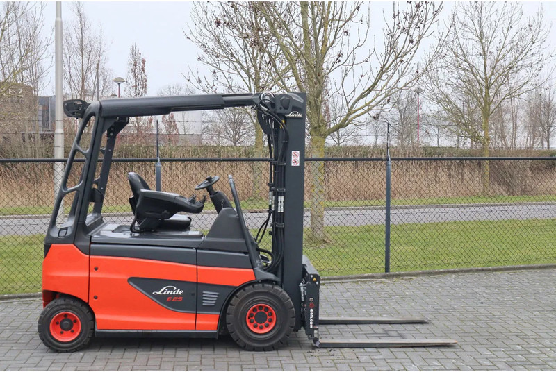 Linde E25 R-01 ROADSTER | DEMO | SIDESHIFT | FORK SPREADERS - Carretilla elevadora eléctrica: foto 4 Linde E25 R-01 ROADSTER | DEMO | SIDESHIFT | FORK SPREADERS - Carretilla elevadora eléctrica: foto 4