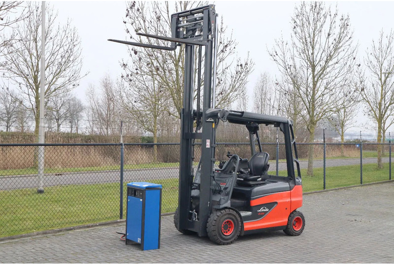 Linde E25 R-01 ROADSTER | DEMO | SIDESHIFT | FORK SPREADERS - Carretilla elevadora eléctrica: foto 2 Linde E25 R-01 ROADSTER | DEMO | SIDESHIFT | FORK SPREADERS - Carretilla elevadora eléctrica: foto 2