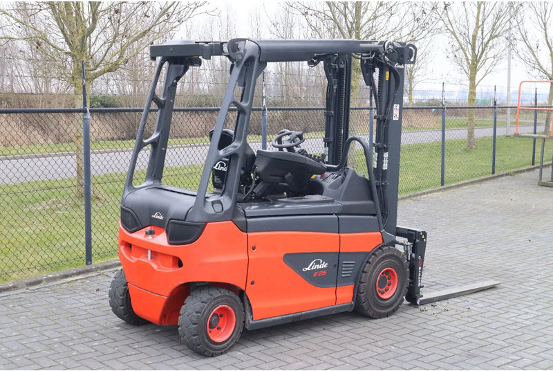Linde E25 R-01 ROADSTER | DEMO | SIDESHIFT | FORK SPREADERS - Carretilla elevadora eléctrica: foto 5 Linde E25 R-01 ROADSTER | DEMO | SIDESHIFT | FORK SPREADERS - Carretilla elevadora eléctrica: foto 5