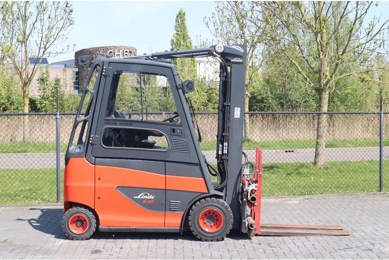 Linde E30H - 01/600 | CASCADE FORKS | GOOD CONDITION - Carretilla elevadora eléctrica: foto 4 Linde E30H - 01/600 | CASCADE FORKS | GOOD CONDITION - Carretilla elevadora eléctrica: foto 4