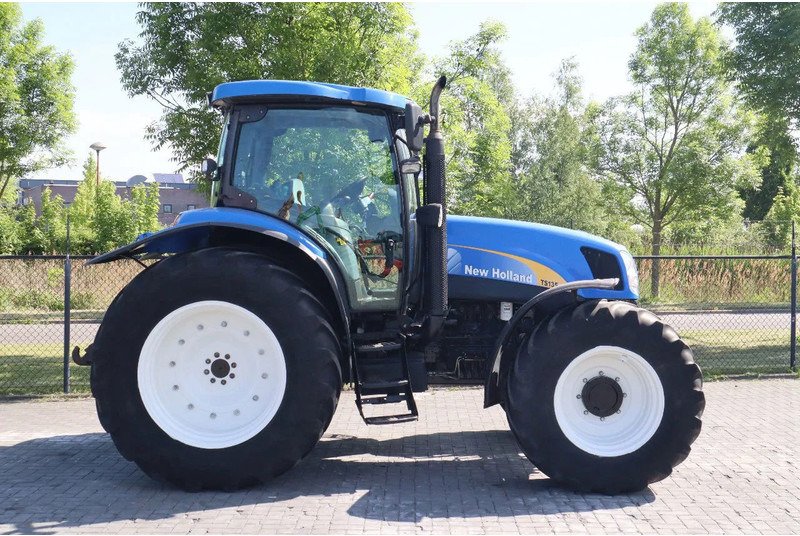 New Holland TS135A | 40 KM/H | 4X4 | SUPERSTEER - Tractor: foto 4 New Holland TS135A | 40 KM/H | 4X4 | SUPERSTEER - Tractor: foto 4